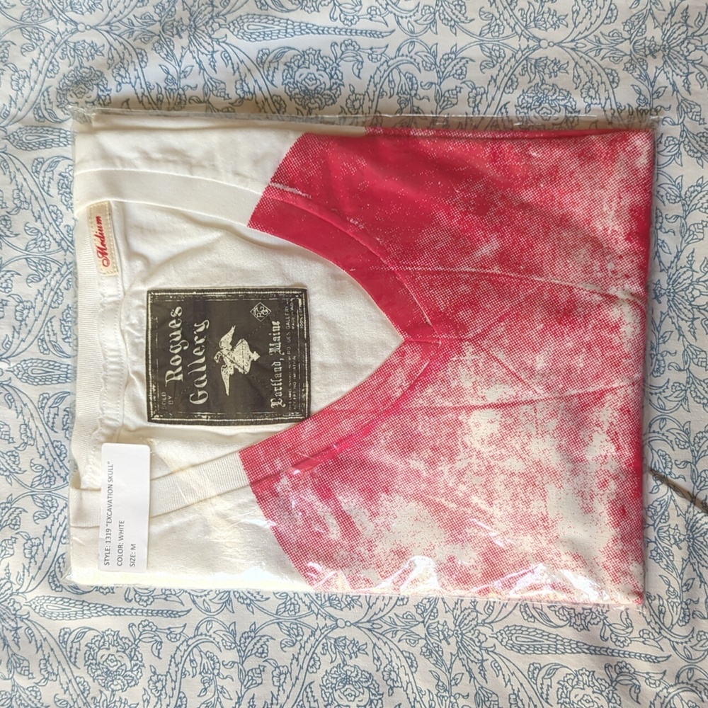 Vintage Rogues Gallery V-neck T-shirt: Red Skull on Ivory - "Excavation Skull"